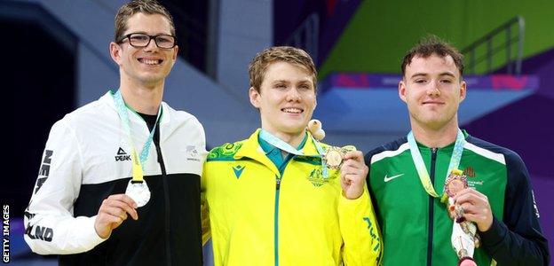 Men's 100m backstroke S9 medallists