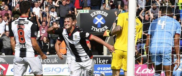 St Mirren celebrate after taking a 2-1 lead against Dundee