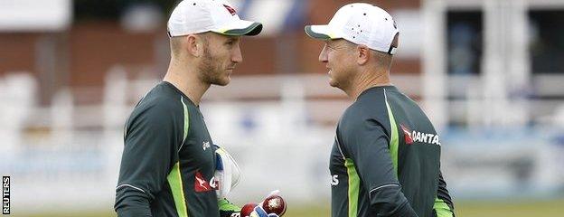 Peter Nevill (left) chats with Brad Haddin