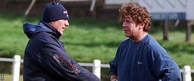 Andy Goram (right) chats to his former Rangers boss Walter Smith in the 1997-98 season