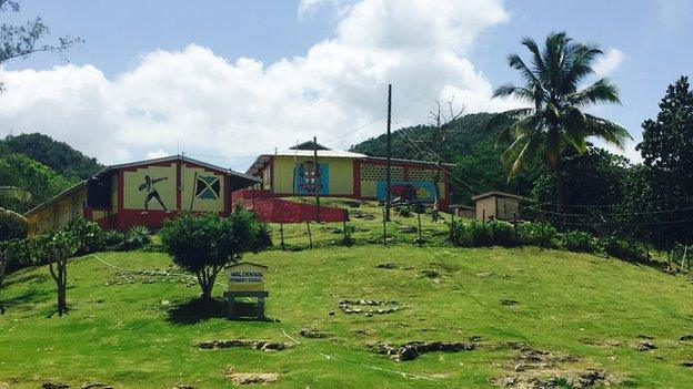 Waldensia Primary School in Sherwood Content