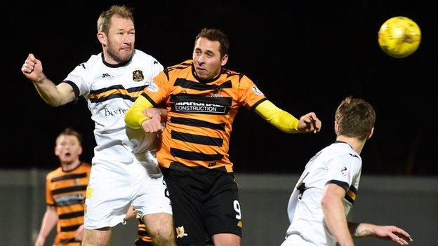 Alloa's Michael Chopra (centre) and Frazer Wright