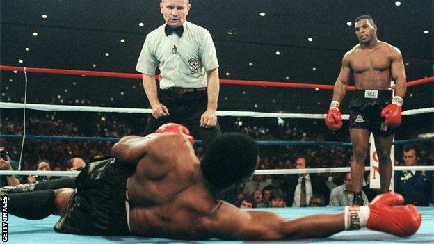 Trevor Berbick and Mike Tyson do battle in 1986