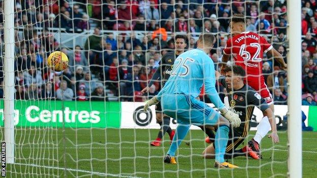 Marcus Tavernier scores