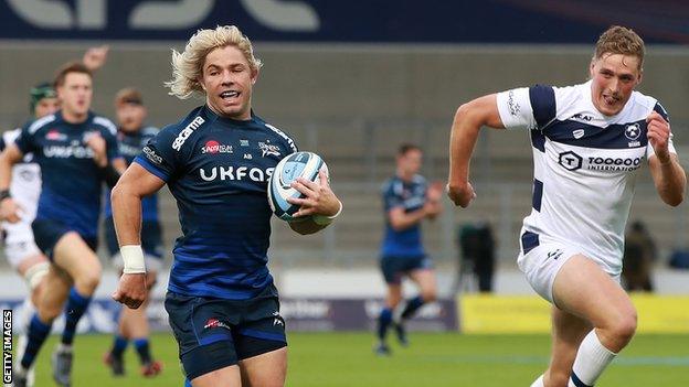 Faf de Klerk in action for Sale Sharks