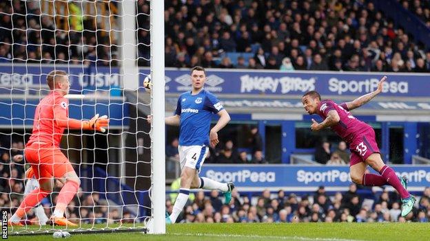 Gabriel Jesus scores