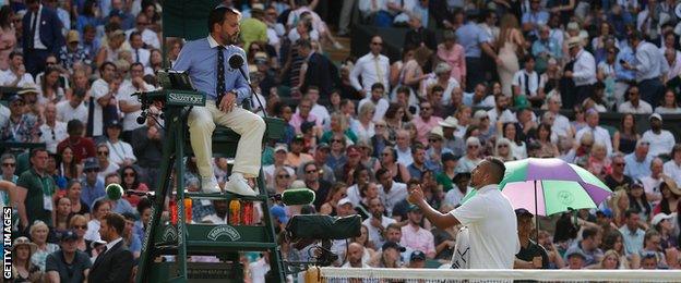Umpire Damien Dumusois