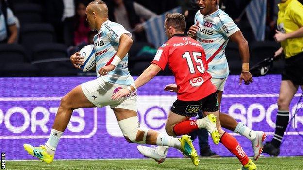 Simon Zebo goes past Michael Lowry before touching down for a try in Paris