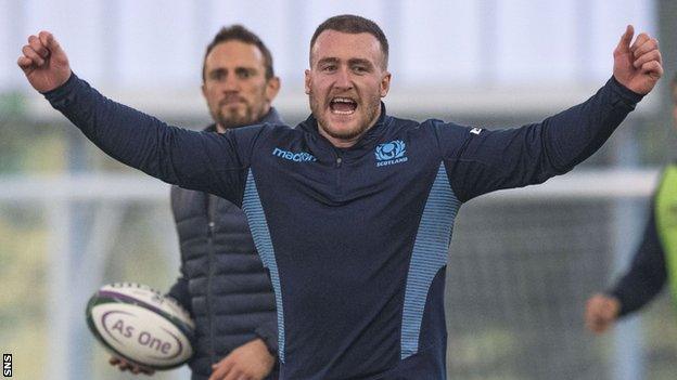 Stuart Hogg trains with Scotland