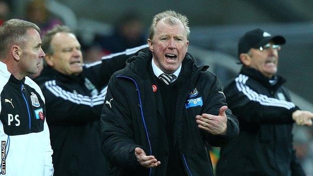 Steve McClaren shouts instructions