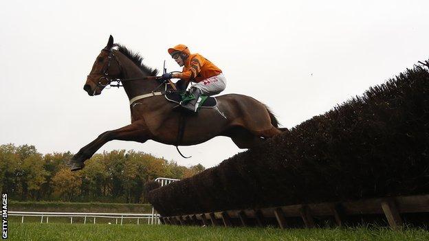 Thistlecrack went off as the 1-7 favourite in a four-horse race