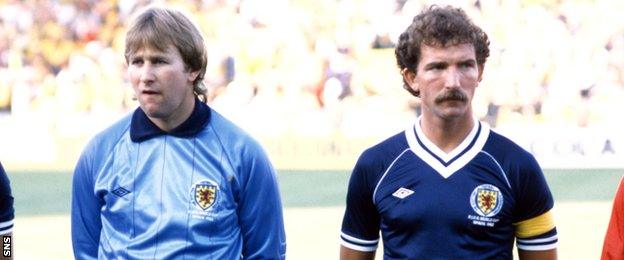 Alan Rough lines up beside Graeme Souness ahead of playing Brazil at the 1982 World Cup