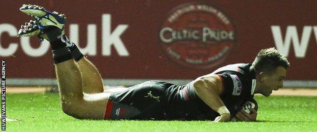 Jason Harries scores a try for Edinburgh against Scarlets