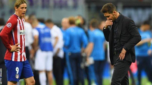 Diego Simeone (right) with Atletico Madrid forward Fernando Torres