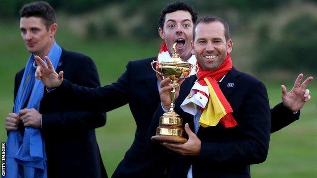 Sergio Garcia holds the Ryder Cup trophy in 2014, alongside Rory McIlroy and Justin Rose