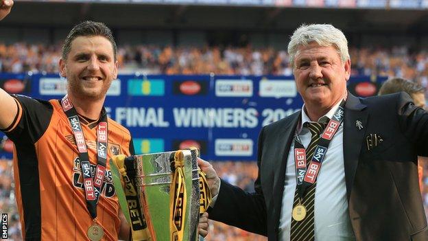 Steve Bruce (right) with son Alex at Wembley