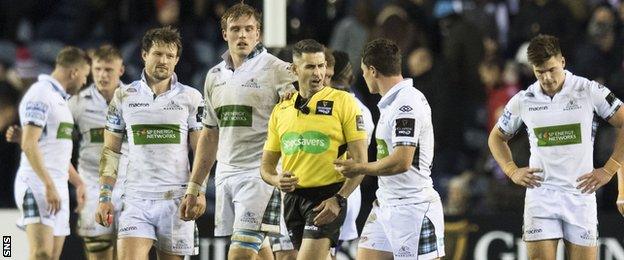 Glasgow players confront referee Frank Murphy at full-time