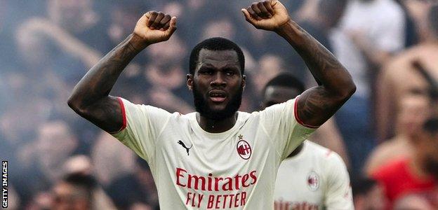 Franck Kessie of AC Milan celebrates after scoring their third goal against Sassuolo