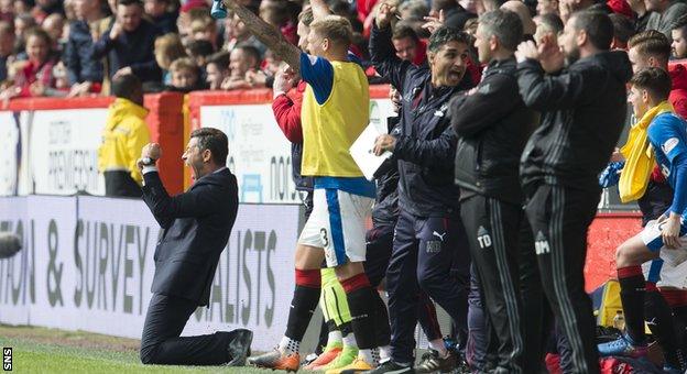 Pedro Caixinha falls to his knees