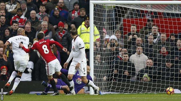 Juan Mata puts Manchester United ahead against Watford