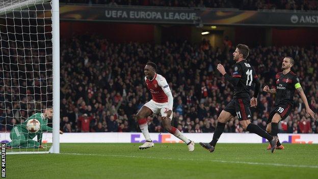 Danny Welbeck scores for Arsenal against AC Milan in the Europa League last 16