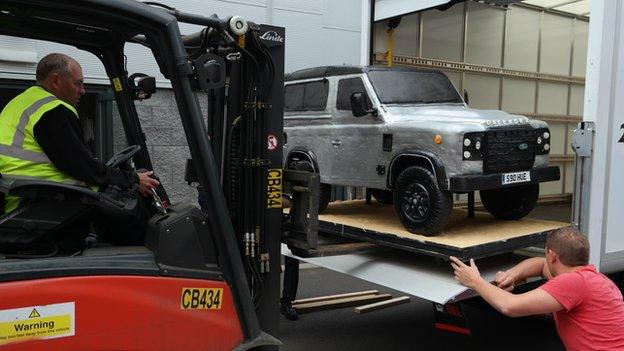 Land Rover Defender cake