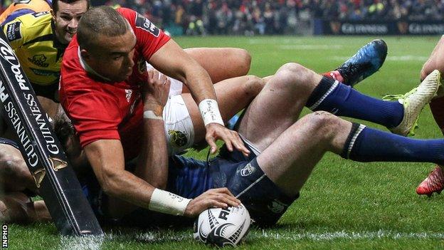 Simon Zebo dives over to score Munster's first try in Saturday's Pro12 Irish derby