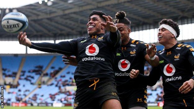 Wasps celebrate a try