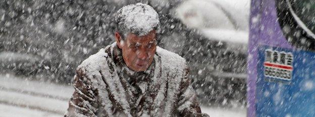 Man in snow in Shandong, Dec 2015