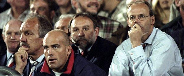 John Mitchell alongside Roger Uttley and Sir Clive Woodward during England's 76-0 defeat by Australia in Brisbane in 1998