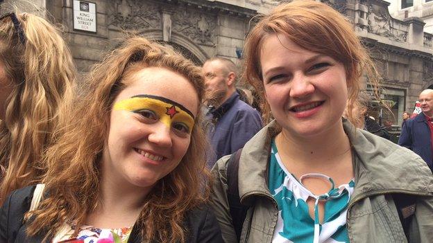 Miranda Glen (l) and Alice Copping