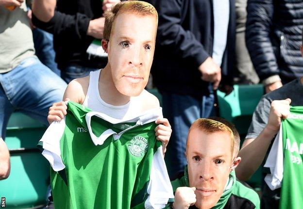 Hibs fans support manager Neil Lennon