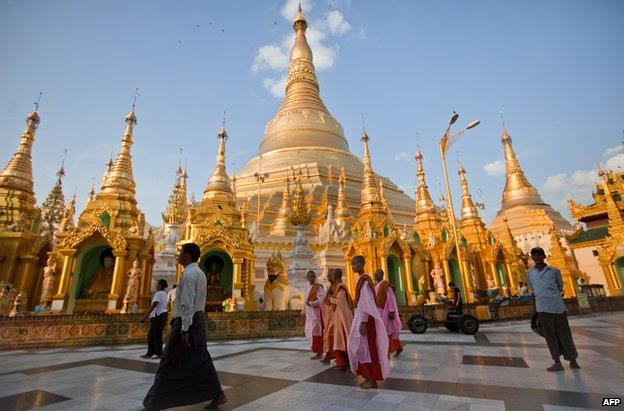 Shwedagon pagoda, Rangoon