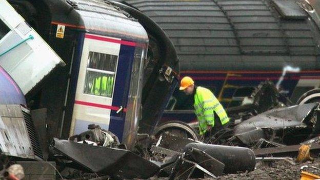 Railway workers deal with the aftermath of the Ufton Nervet disaster