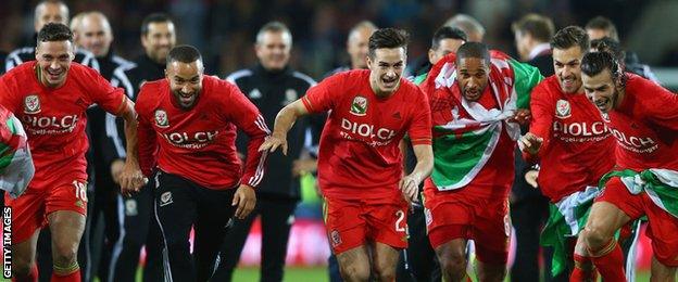 Wales celebrate qualifying for Euro 2016