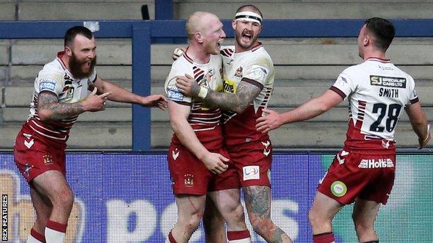 Wigan's win against Warrington moves them joint top of Super League however St Helens lead on points difference