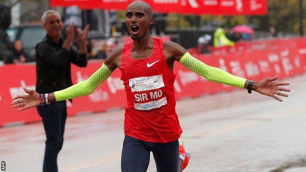 Mo Farah celebrates his Chicago Marathon victory