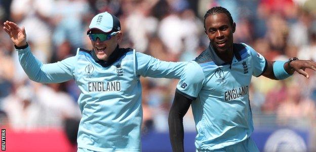 Eoin Morgan celebrates with Jofra Archer