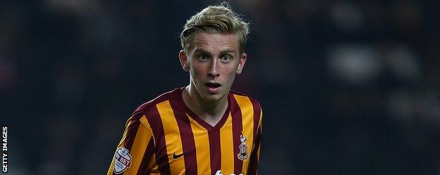 Oliver McBurnie in action for Bradford