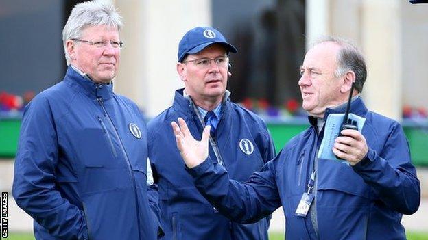 Martin Slumbers in conversation with predecessor as R&A chief executive Peter Dawson