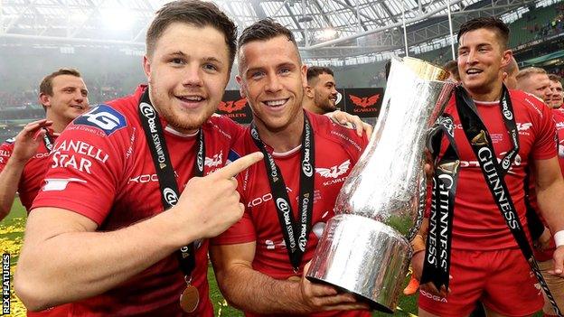 Scarlets celebrate Pro12 title