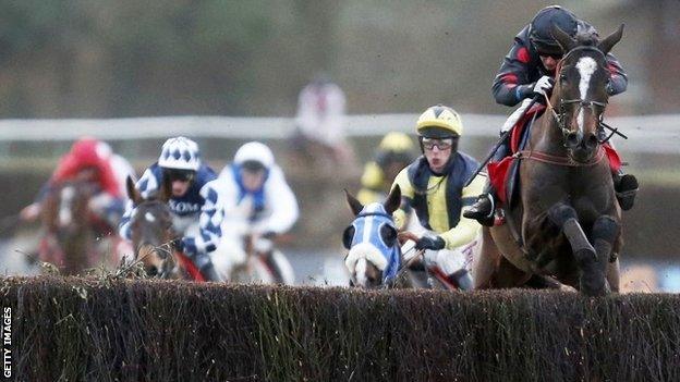 One For Arthur goes clear of rivals at Warwick