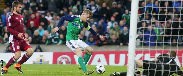 Steven Davis scores for N Ireland