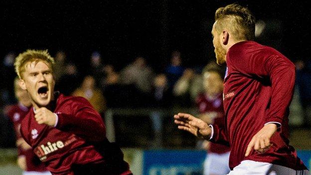 Linlithgow Rose celebrate Kevin Kelbie's winner