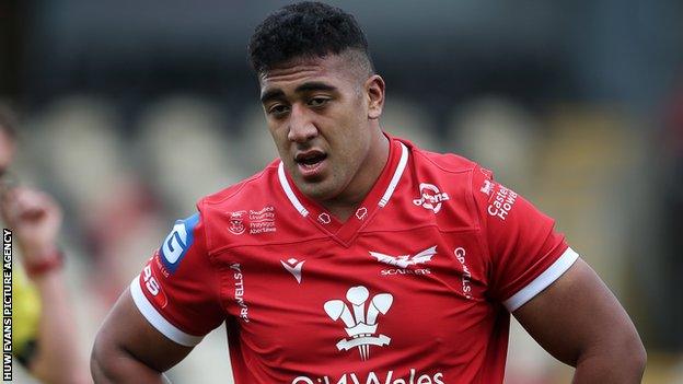 Carwyn Tuipulotu was educated at Sedbergh School in Cumbria before linking up with the Scarlets Academy from Newcastle Falcons two seasons ago.