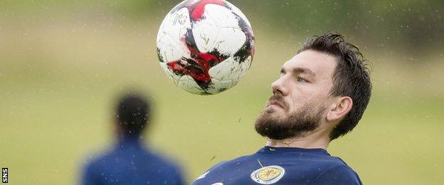 Robert Snodgrass in Scotland training