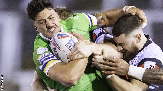 Anthony Gelling in action for Widnes Vikings against Toronto Wolfpack