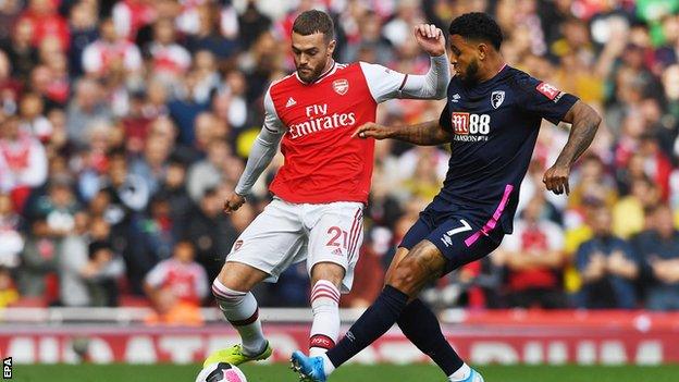 Calum Chambers playing for Arsenal