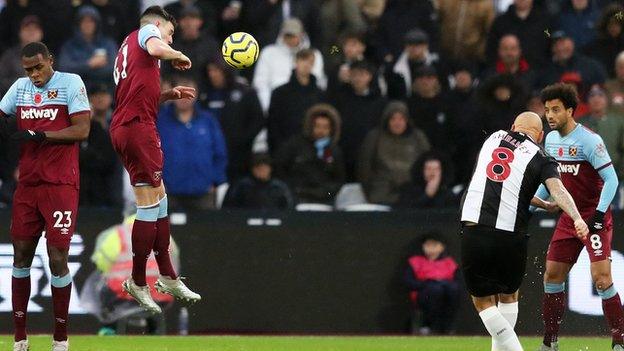 Jonjo Shelvey scores Newcastle's third goal