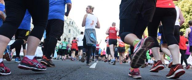 People running the Cardiff Half Marathon